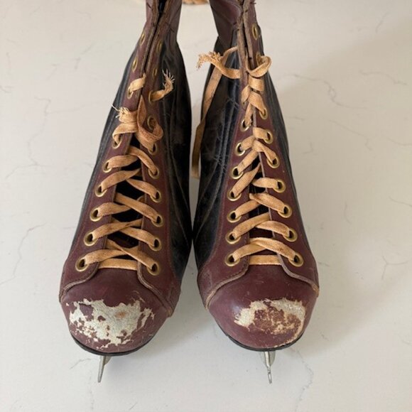 Vintage Brunswick Leather Ice Skates •1940s Two-Tone •Rustic Cabin Winter Decor - Picture 8 of 9